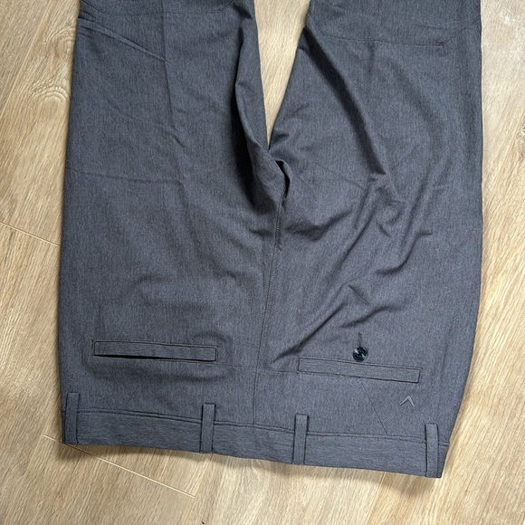 Perry Ellis 32x30 Golf Pants - Picture 3 of 4